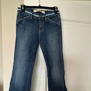 Woman Fit and Flare Jean.